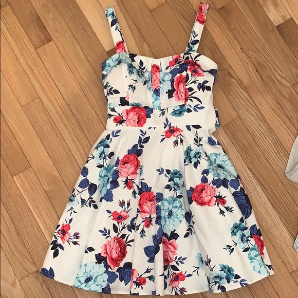 Cute floral skater dress!! - Picture 1 of 5